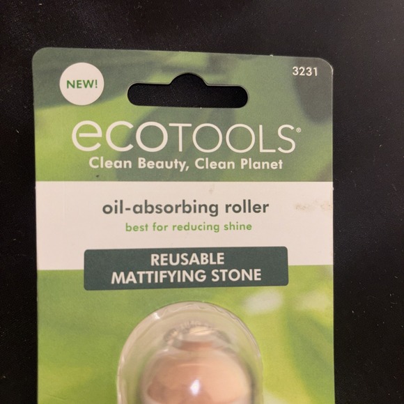 EcoTools Oil absorbing Reusable Matifying Stone Facial Roller - Picture 2 of 3